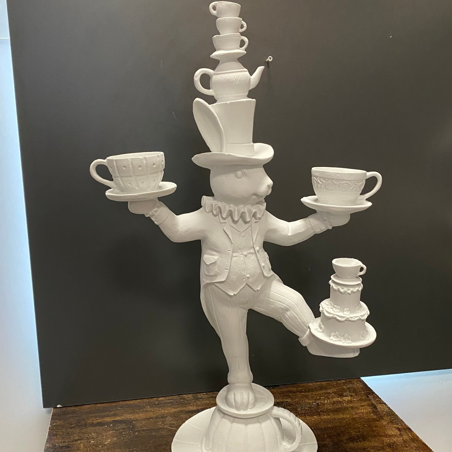 Alice Akrobat Fincanlı Tavşan Yeni