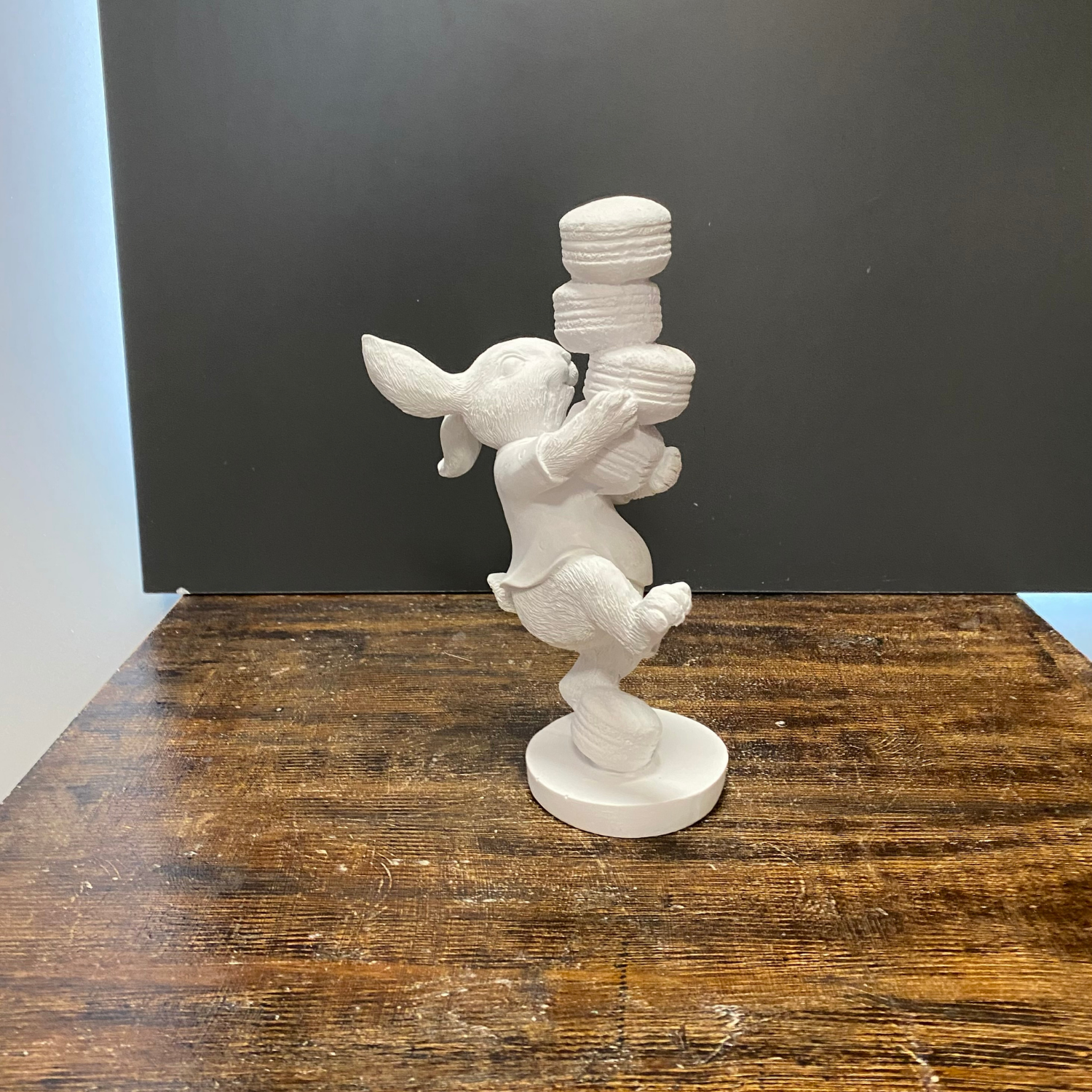 Kurabiye Taşıyan Tavşan