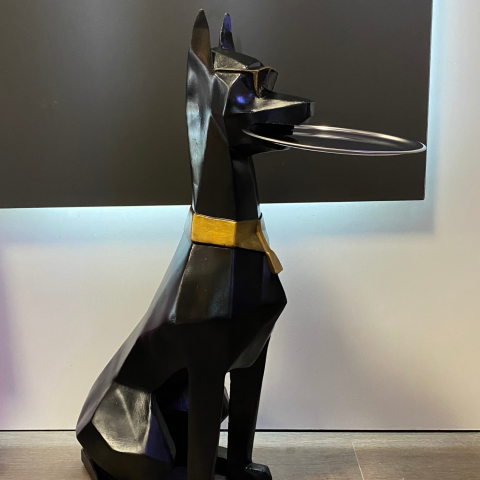 Tepsi Tutan Doberman Köpek