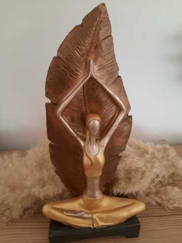 Dekoratif Yoga Yapan Kız Biblo