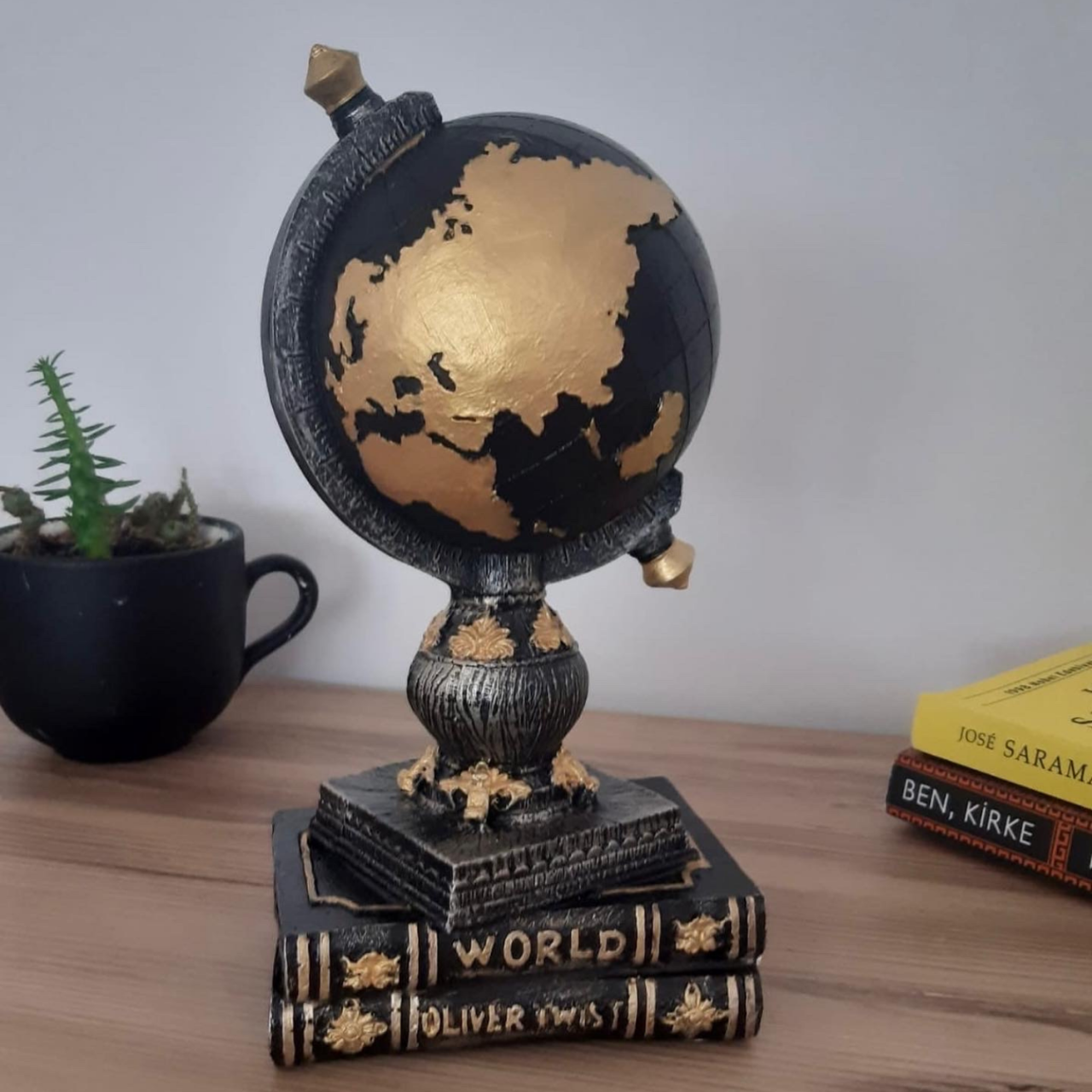 2 Kitap Üzeri Dünya Küresi Biblo