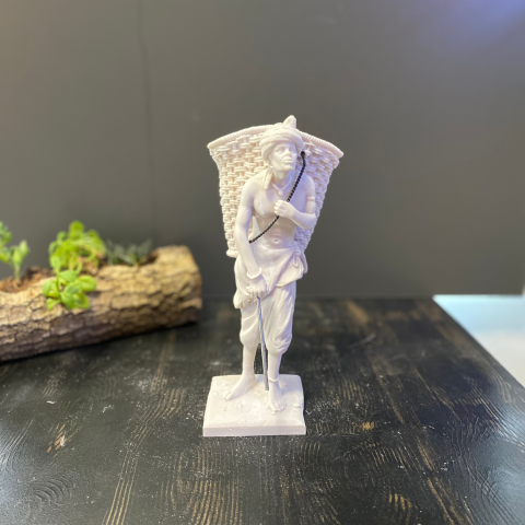 Bastonlu Sepetli Siyahi Adam