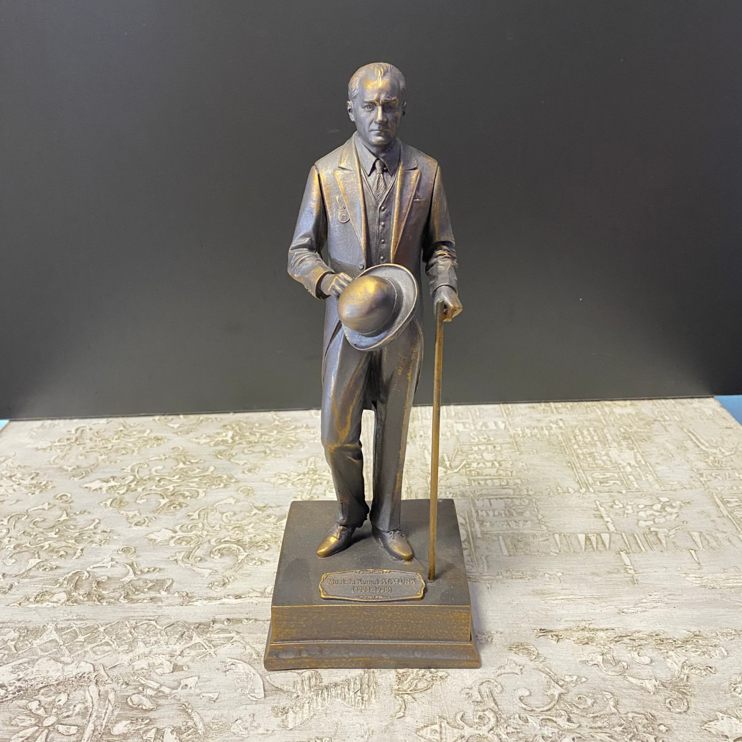 Bastonlu Atatürk Heykel