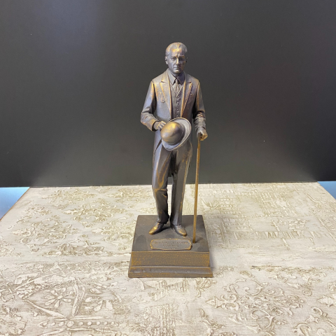 Bastonlu Atatürk Heykel