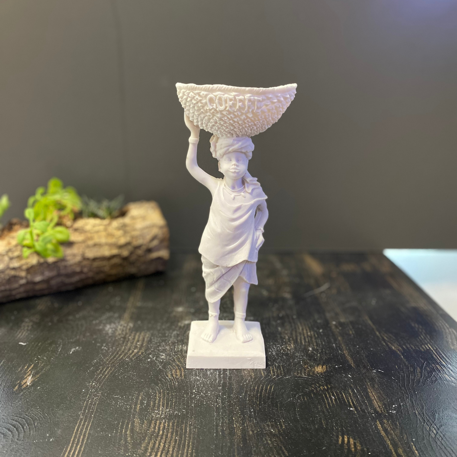 Siyahi Sepetli Çocuk