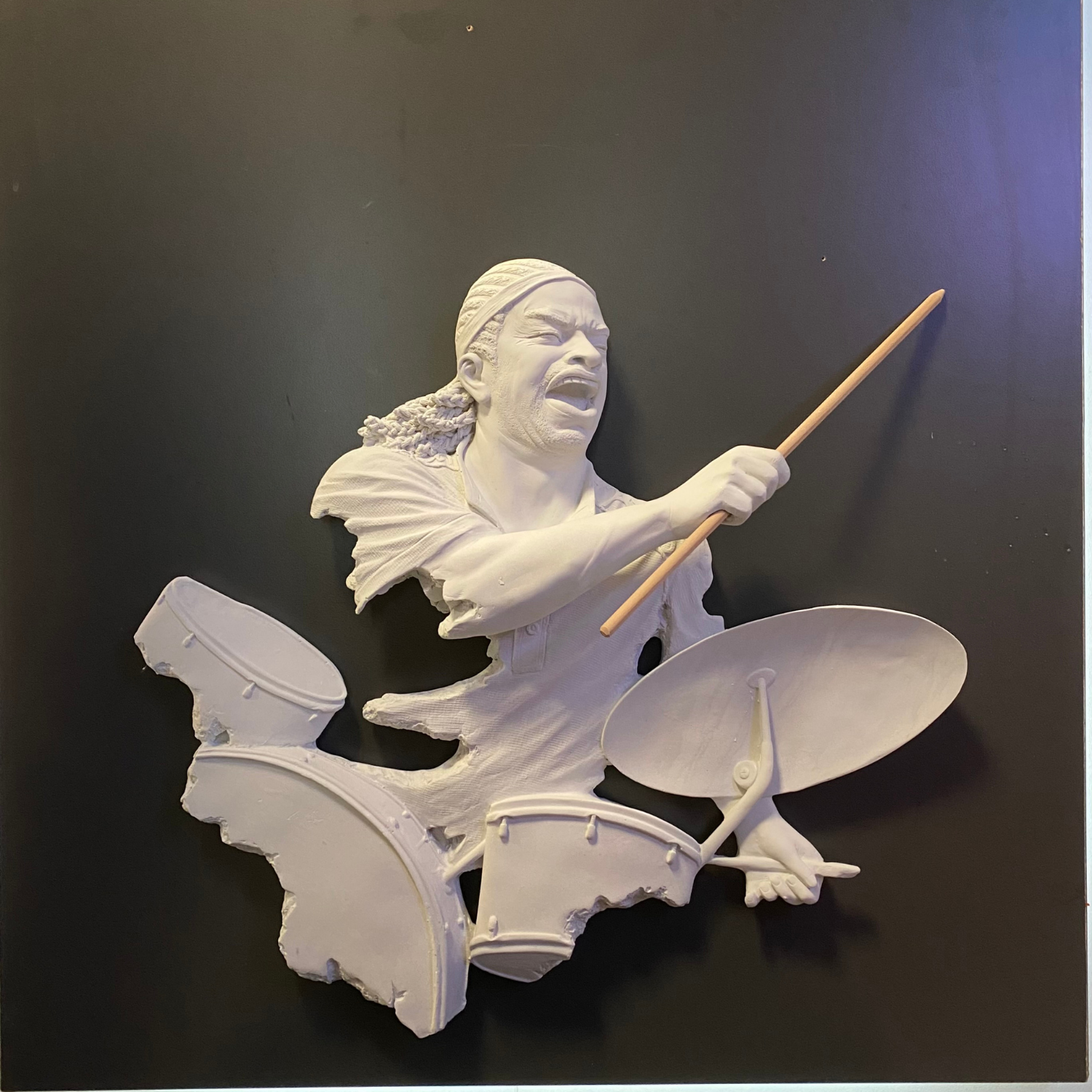 Duvardan Çıkan Baterist