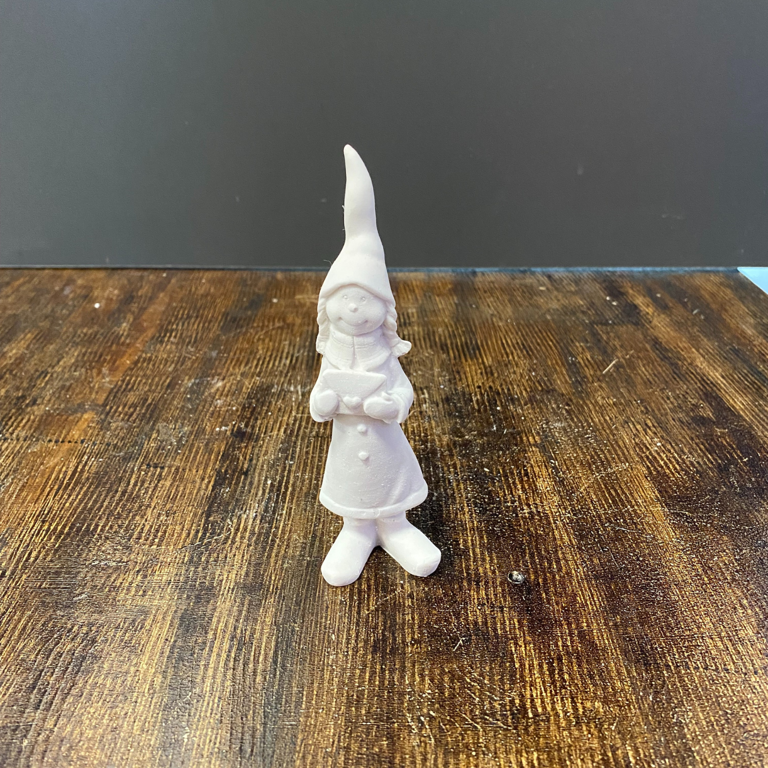 Uzun Şapkalı Kız Çocuk