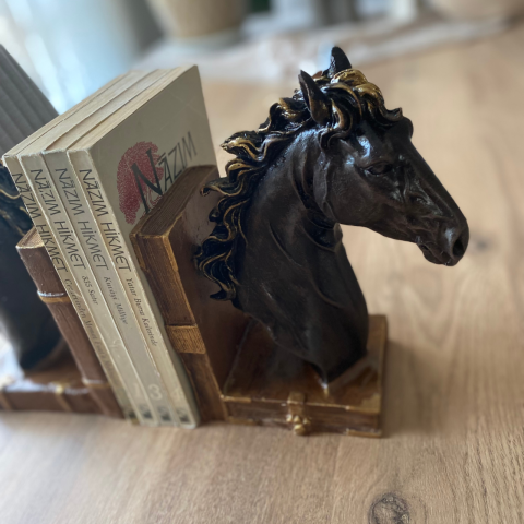 At Başı Büst Kitap Tutucu