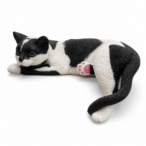 Uzanan Yatan Kedi Siyah