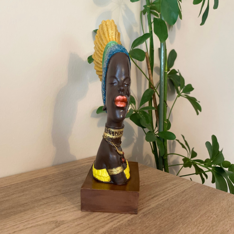 Küpeli Sola Bakan Afrikalı Kız Biblo Heykel