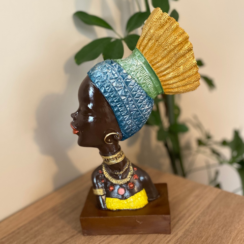 Küpeli Sola Bakan Afrikalı Kız Biblo Heykel