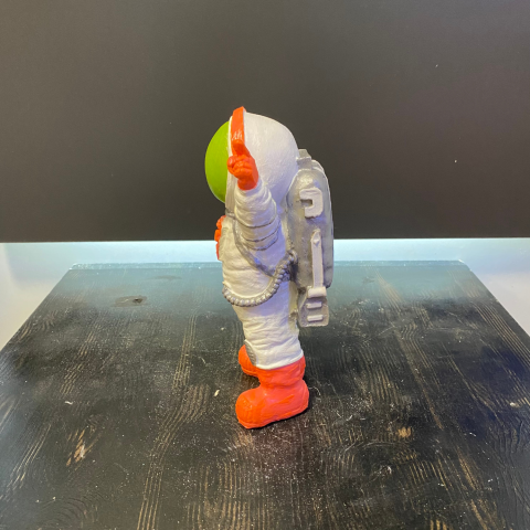 Elleri Havada Fosforlu Astronot