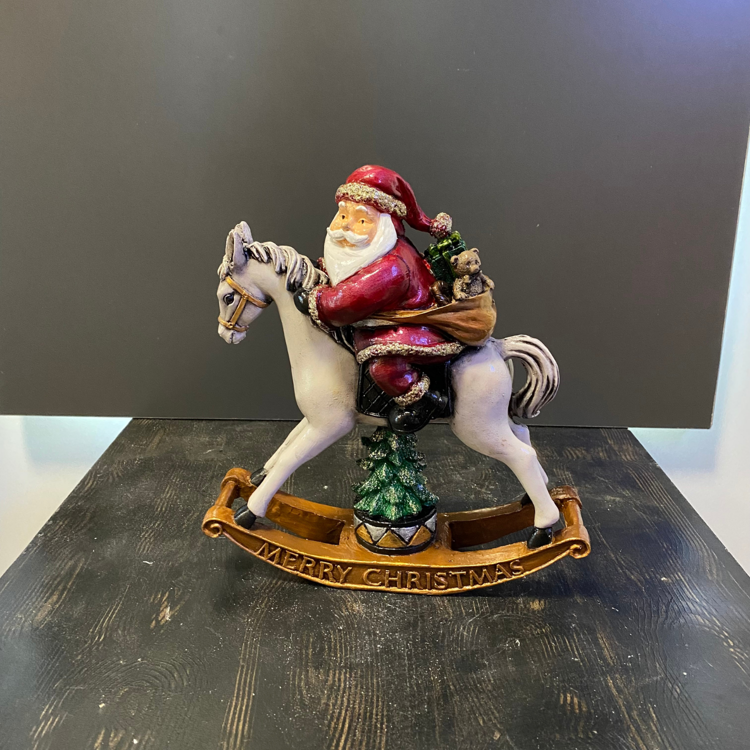 Sallanan At Üzerinde Noel Baba Yılbaşı Biblo
