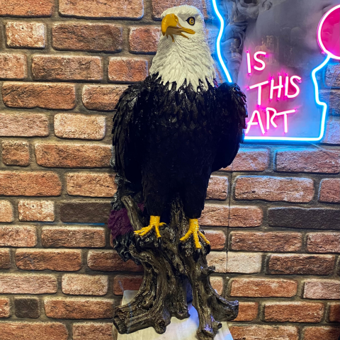 Ayakta Büyük Kartal Heykel Biblo