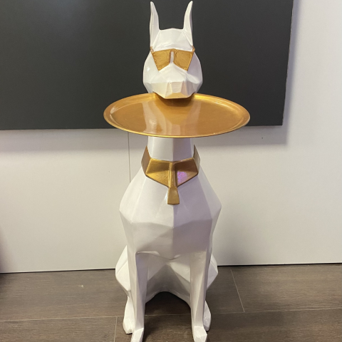 Tepsi Tutan Doberman Köpek