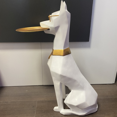 Tepsi Tutan Doberman Köpek