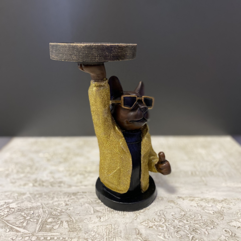 Servis Yapan Buldog Köpek