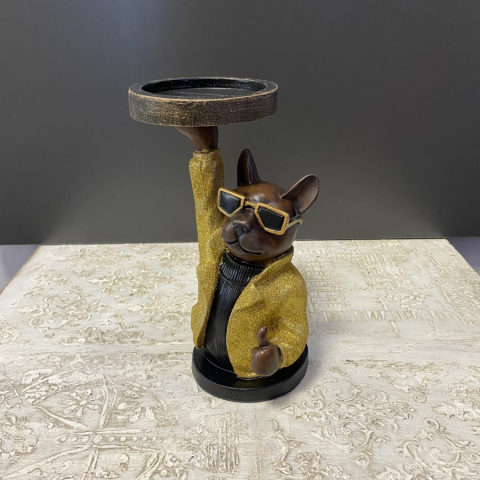 Servis Yapan Buldog Köpek