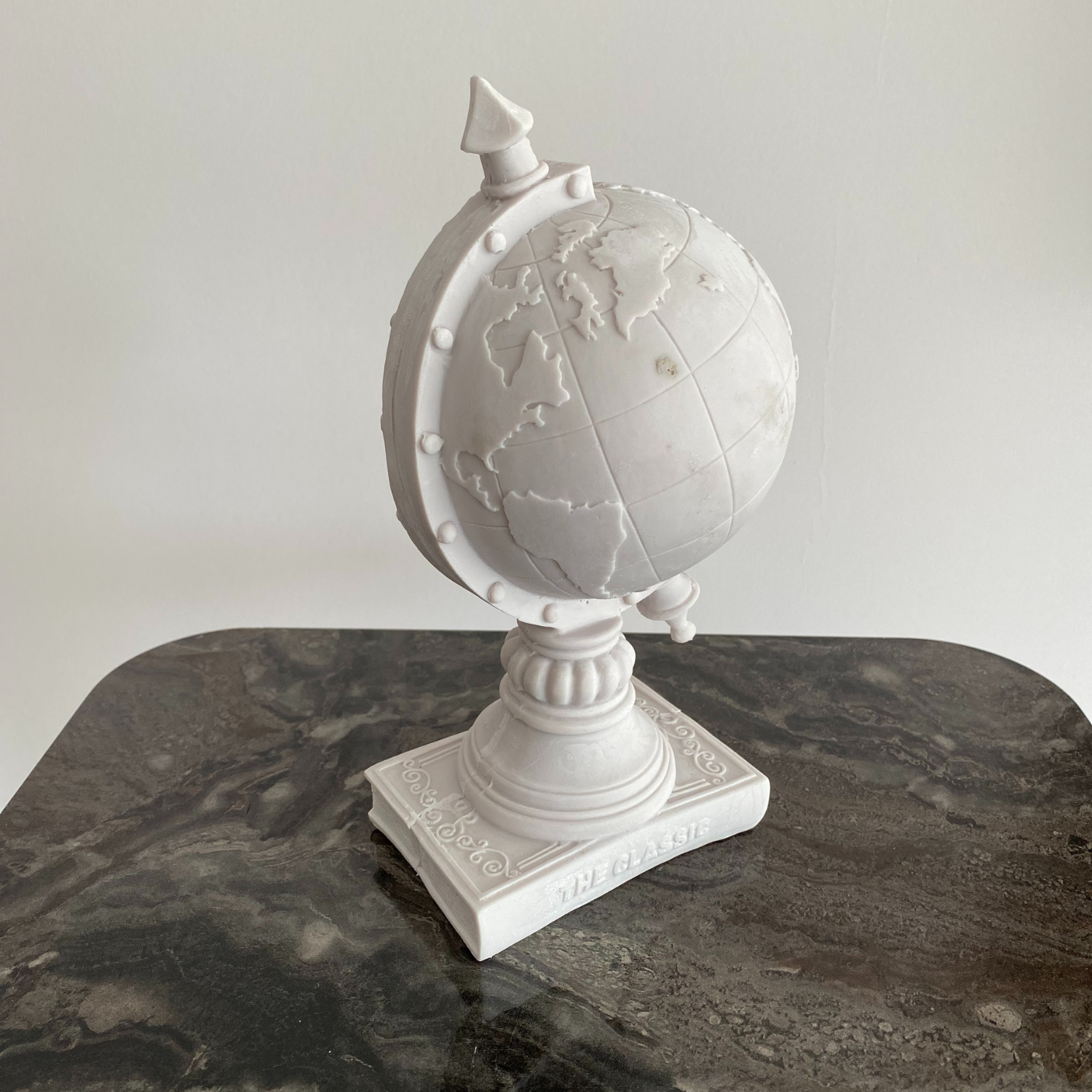 Tek Kitap Üzeri Dünya