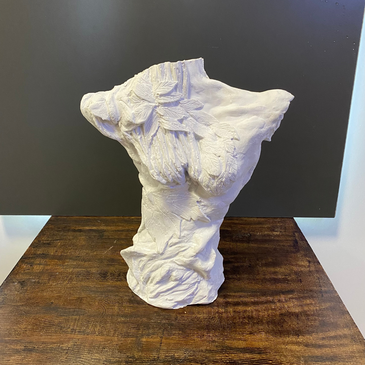 Göğsü Çiçekli Tors