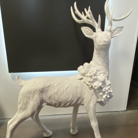 Büyük Dev Meyve Kolyeli Geyik