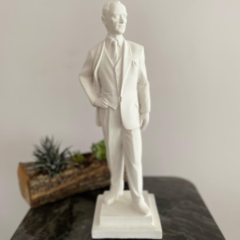 Takım Elbiseli Atatürk