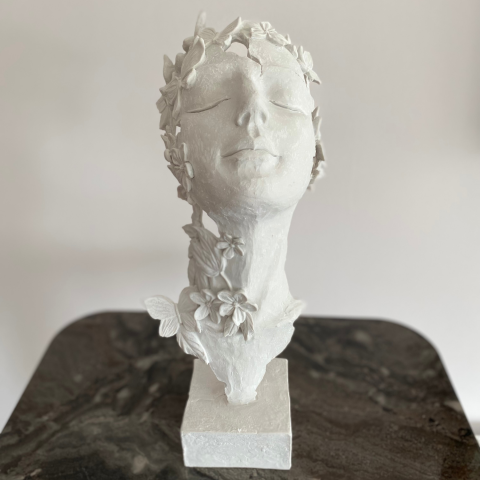 Çiçek Saçlı Kadın