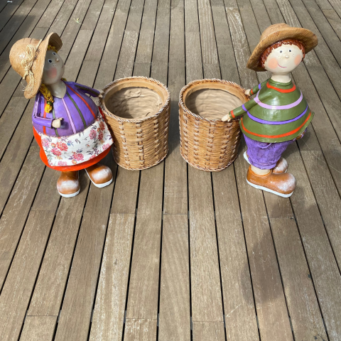 Arkası Sepetli Çiftçi Çocuk ve Yanı Sepetli Çiftçi Kız