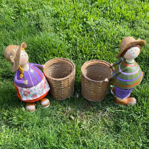 Arkası Sepetli Çiftçi Çocuk ve Yanı Sepetli Çiftçi Kız