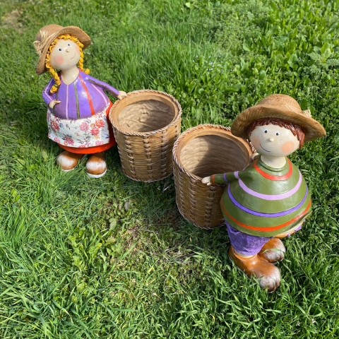 Arkası Sepetli Çiftçi Çocuk ve Yanı Sepetli Çiftçi Kız