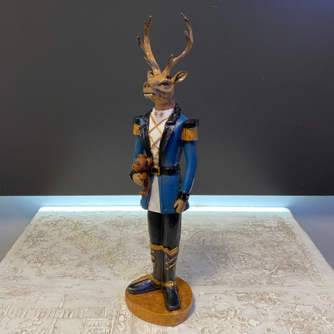 Peluş Ayı Tutan Geyik Adam Biblo