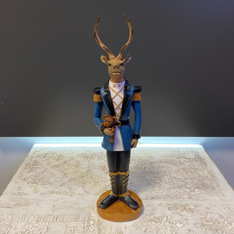 Peluş Ayı Tutan Geyik Adam Biblo