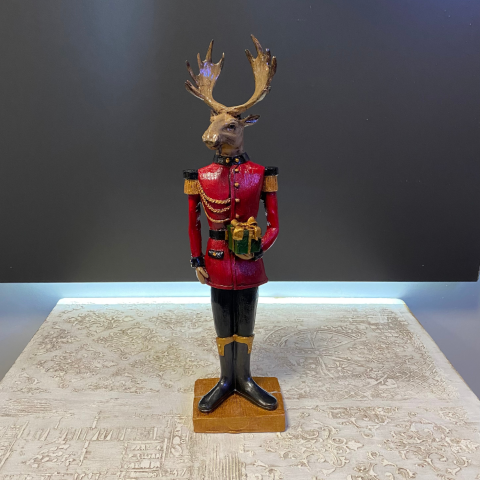 Hediye Kutusu Tutan Geyik Adam Biblo