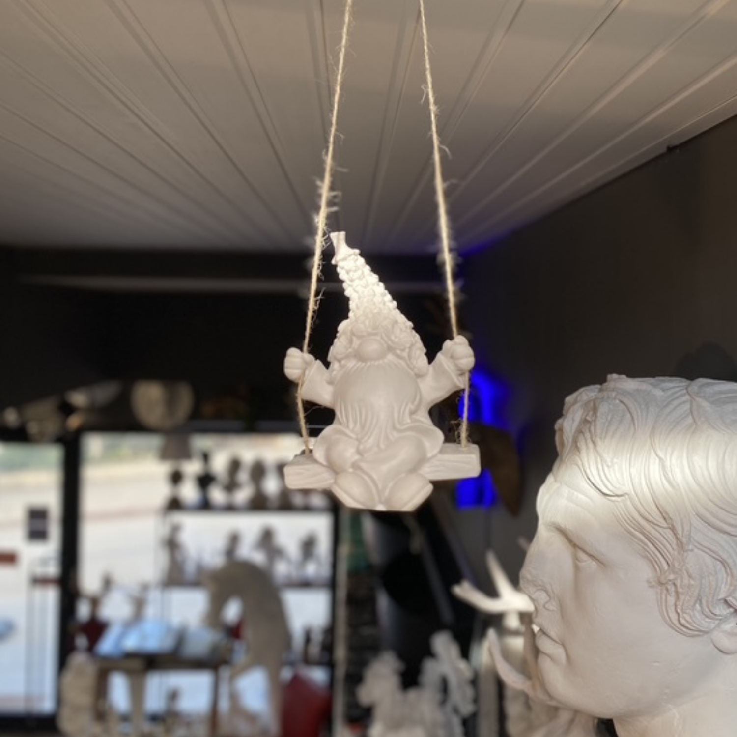 Salıncakta Sallanan Cüce