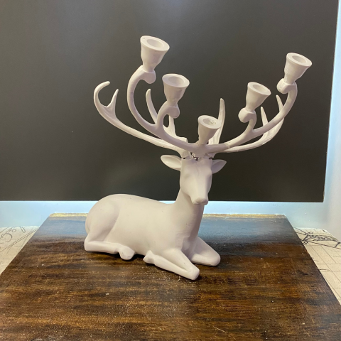 Oturan 5 Mumluklu Geyik Şamdan