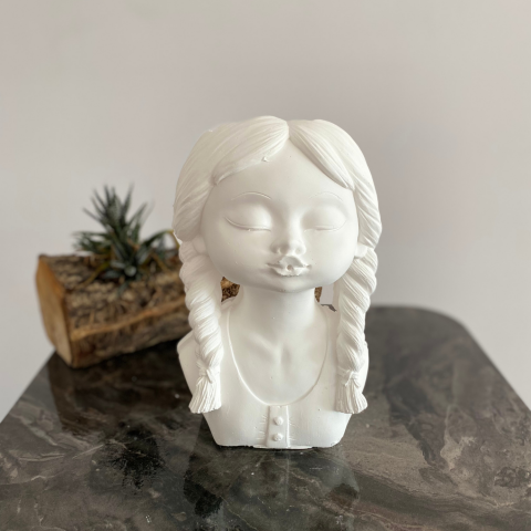 Örgülü Kız Saksı