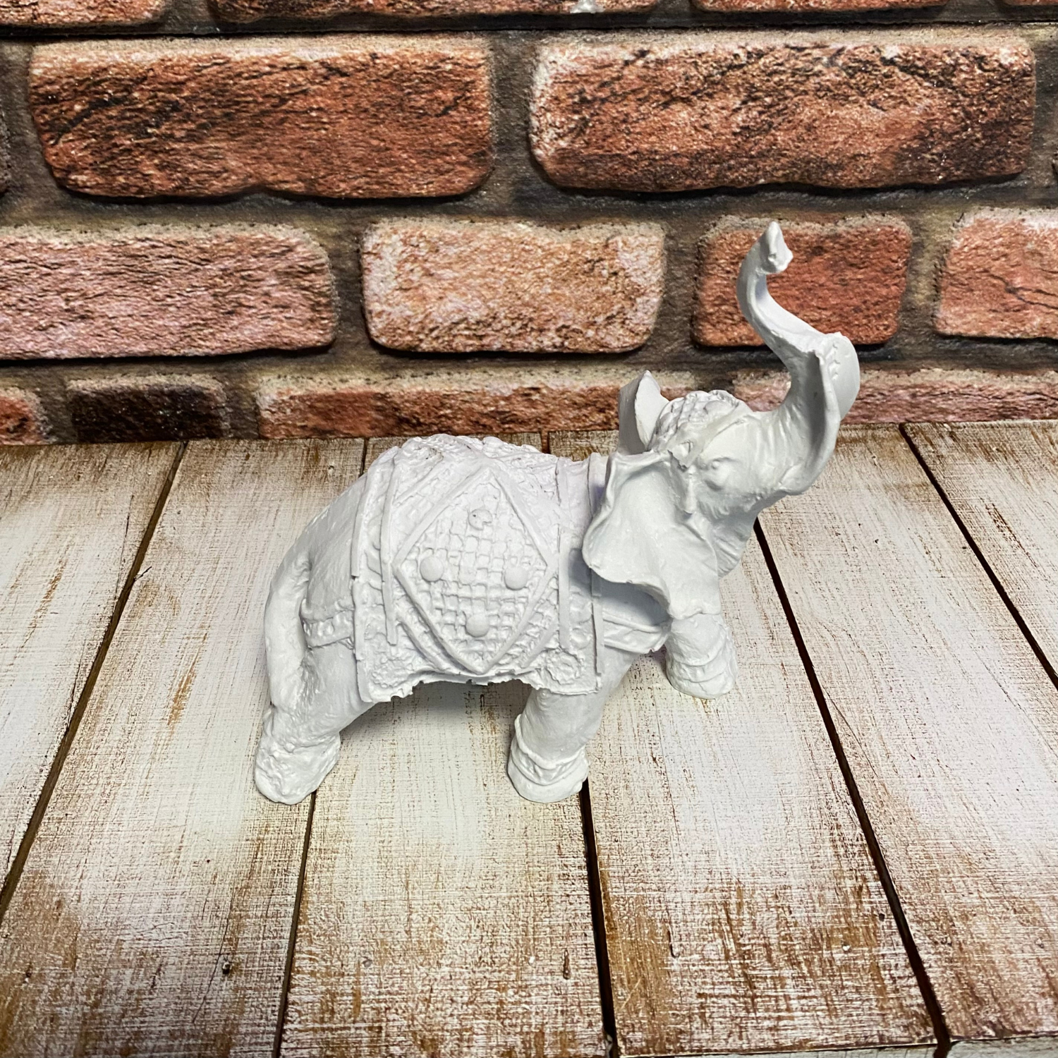 Desenli Fil Küçük Dişleri Yapışık