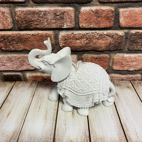 Desenli Fil Büyük Dişleri Ayrık