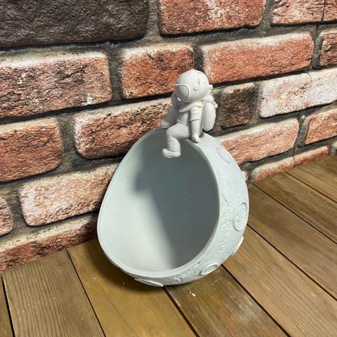 Ay Üstünde Astronot Yeni