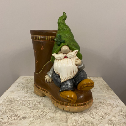 Çizmede Oturan Cüce