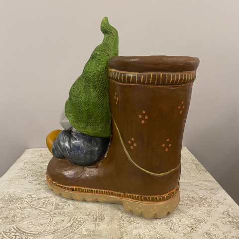 Çizmede Oturan Cüce