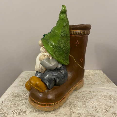 Çizmede Oturan Cüce