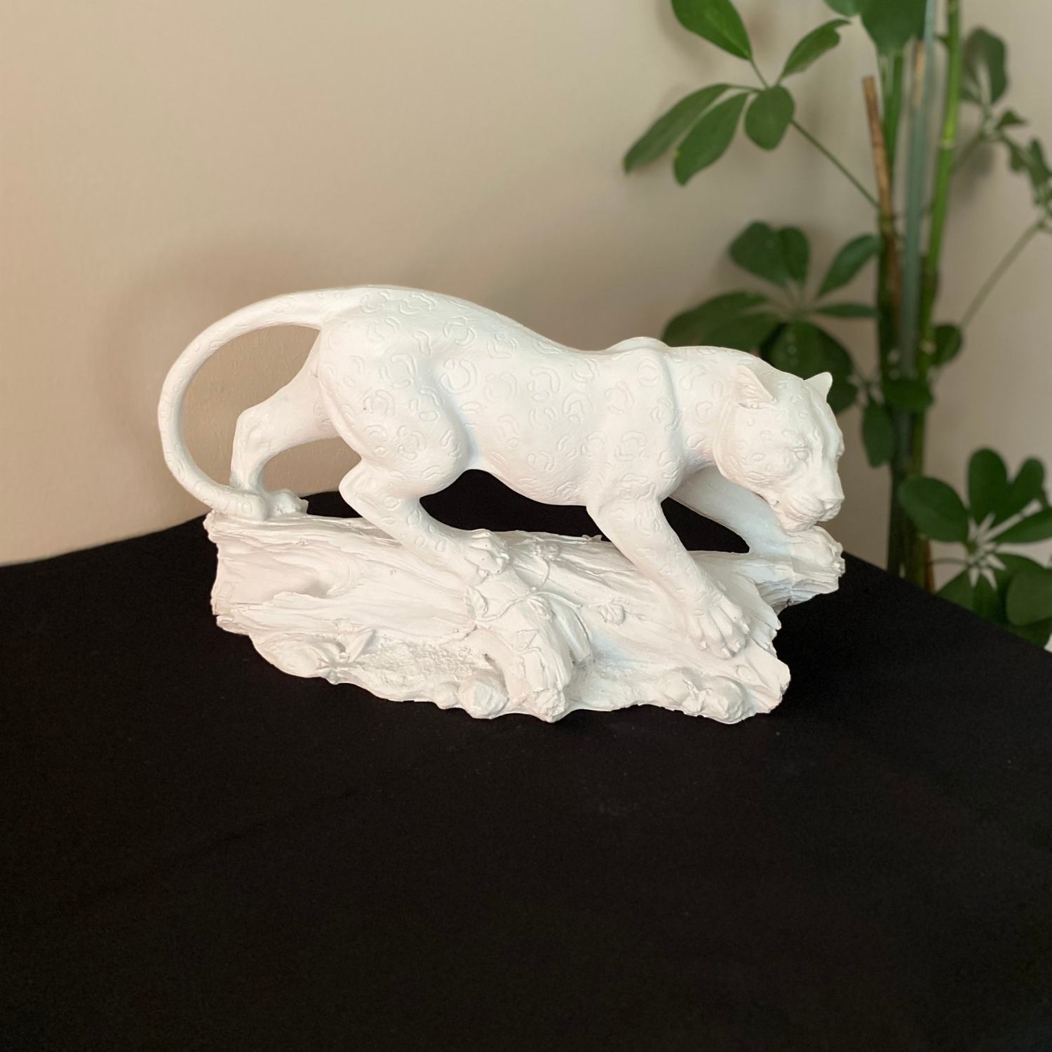 Dekoratif Ağaçta Panter