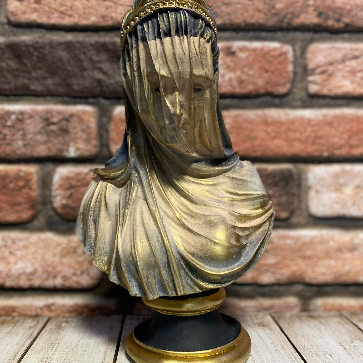 Tül Duvaklı Kadın Büst