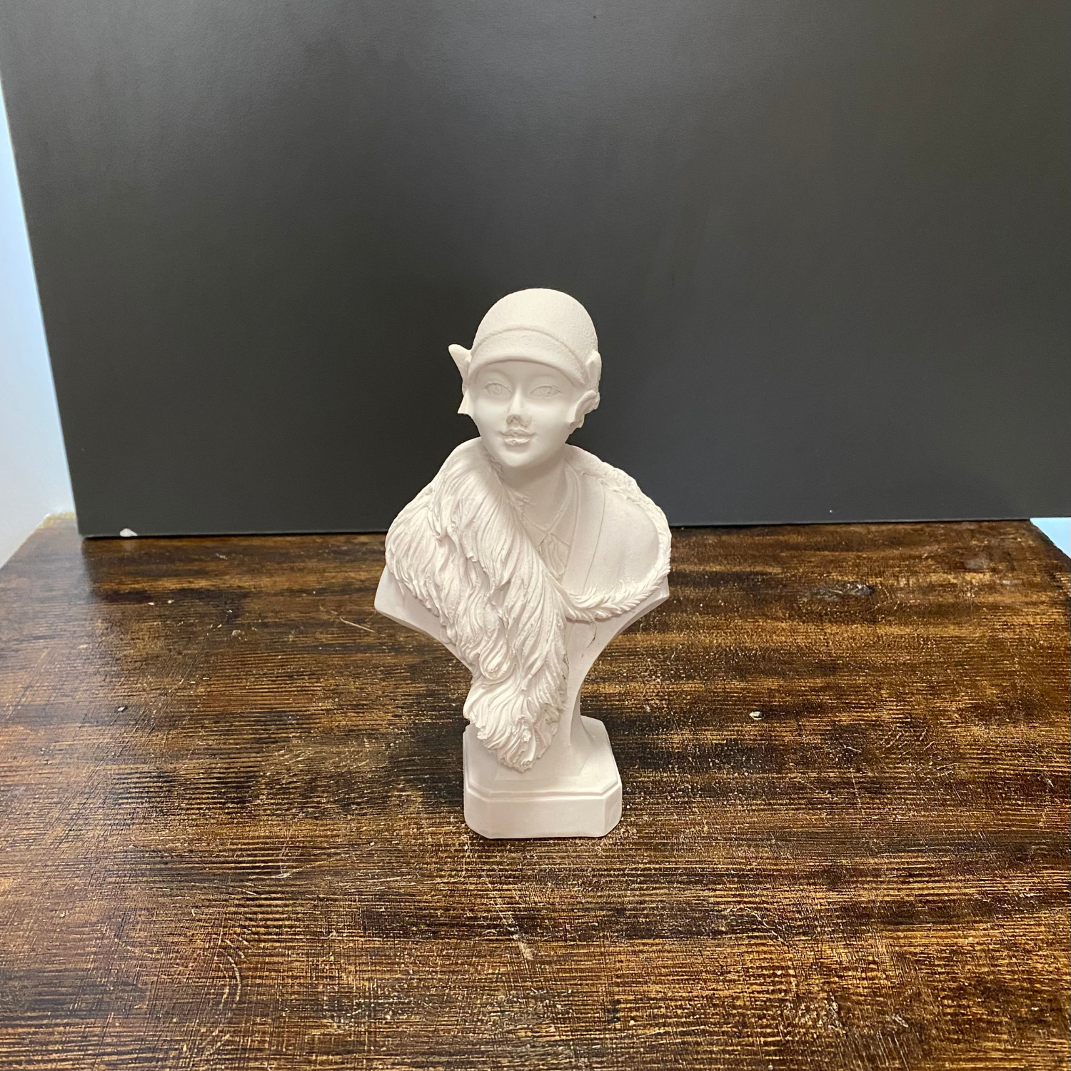 Şallı Kadın Büst