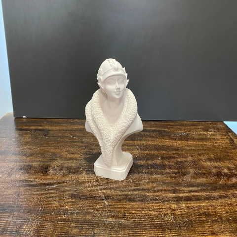 Kürklü Kadın Büst