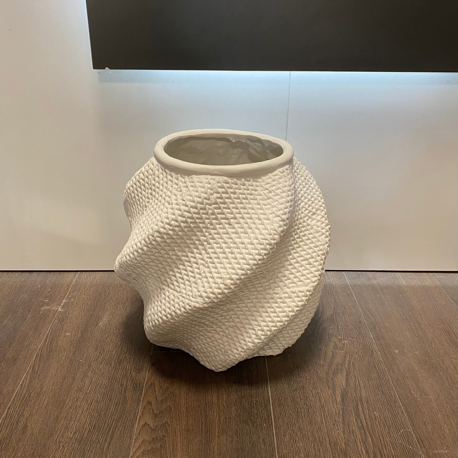 Büyük Hasırlı Saksı