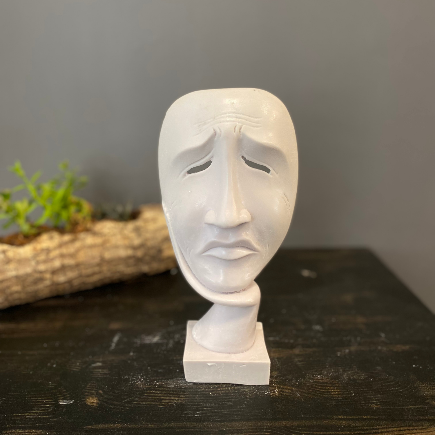 Üzgün Yüzlü Mask