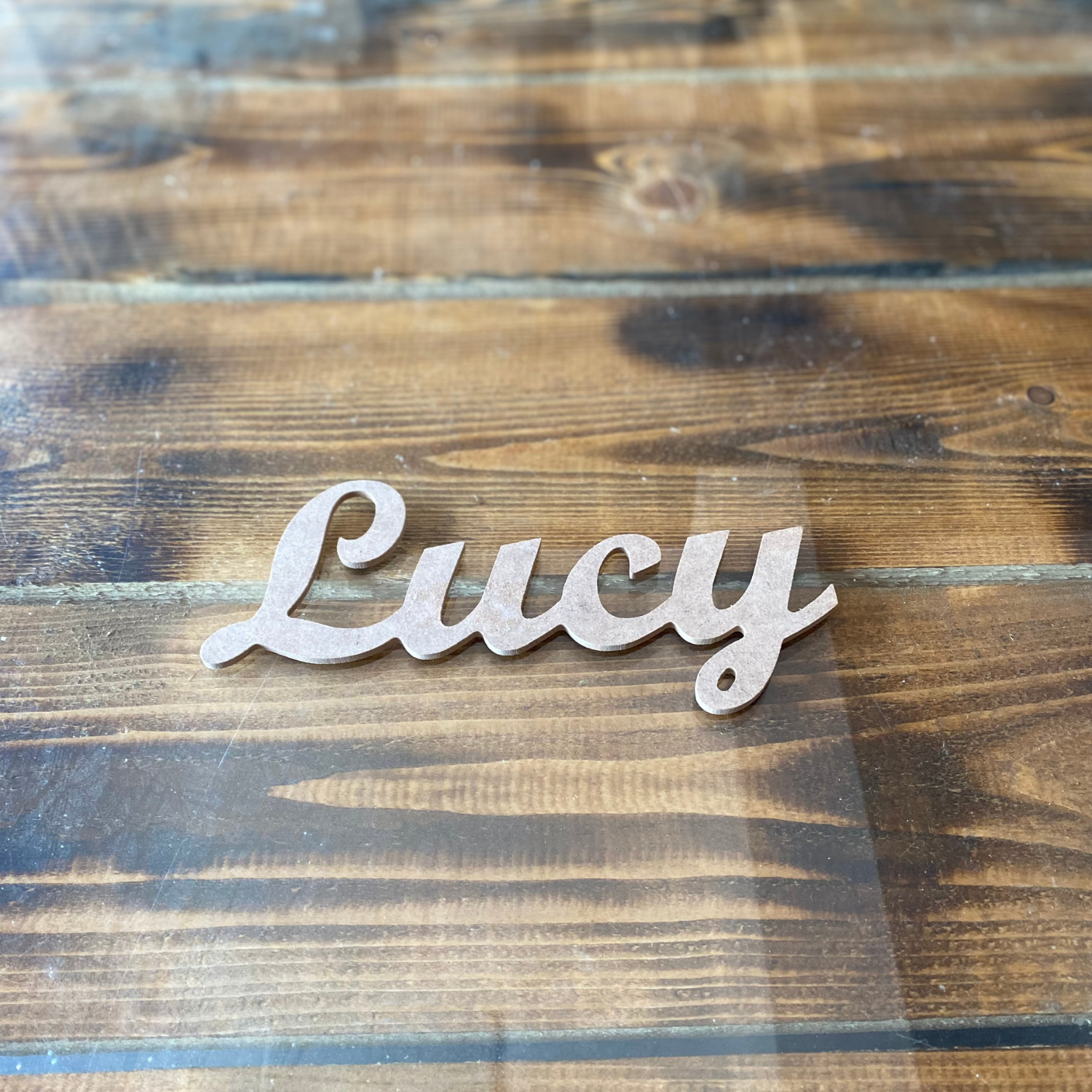 Lucy Ahşap Yazı