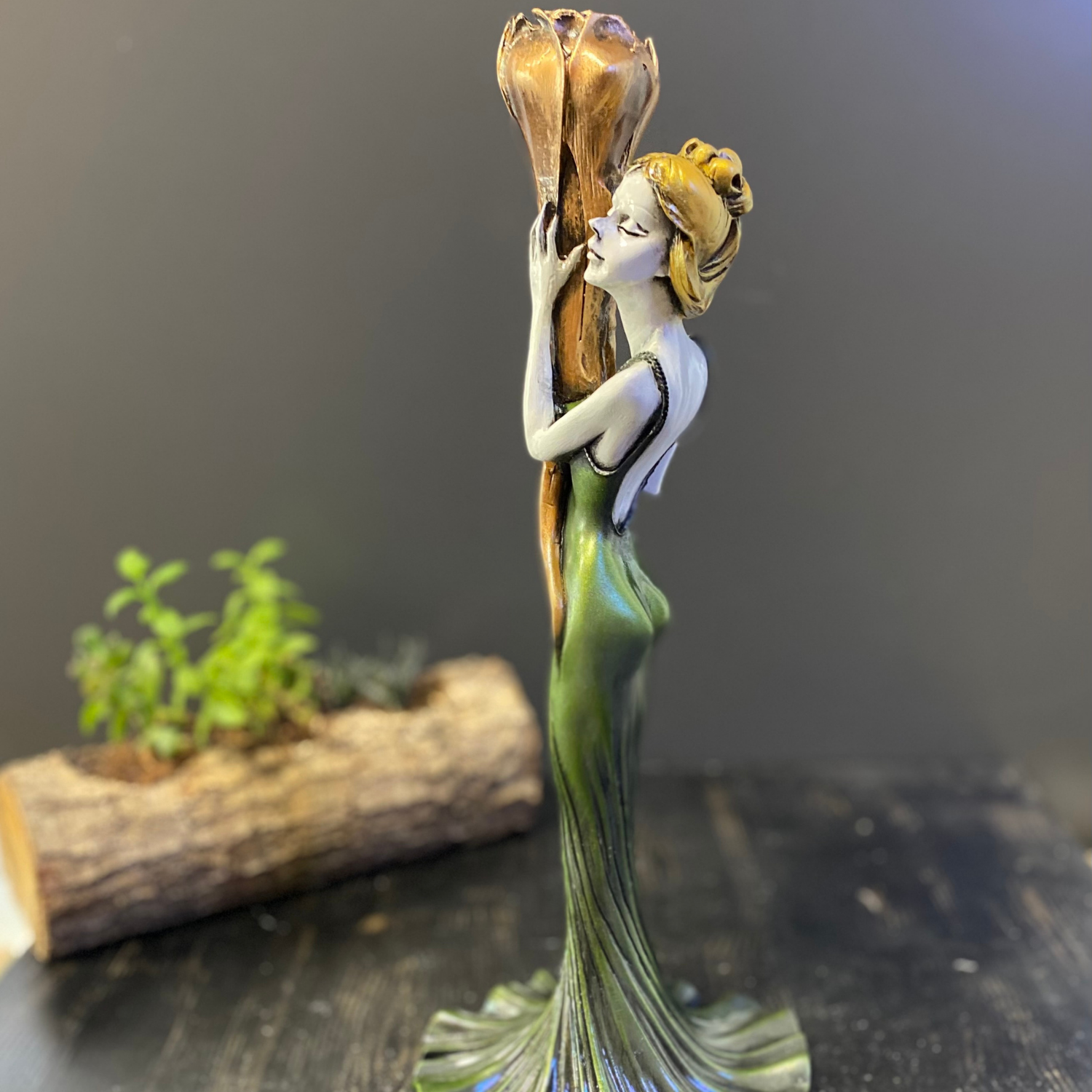 Kadın Tekli Mumluk Şamdan